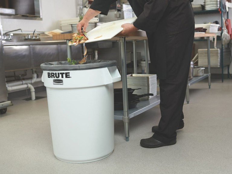 Fg263200wht Brute Container 32G 121L White In Situ Cropped